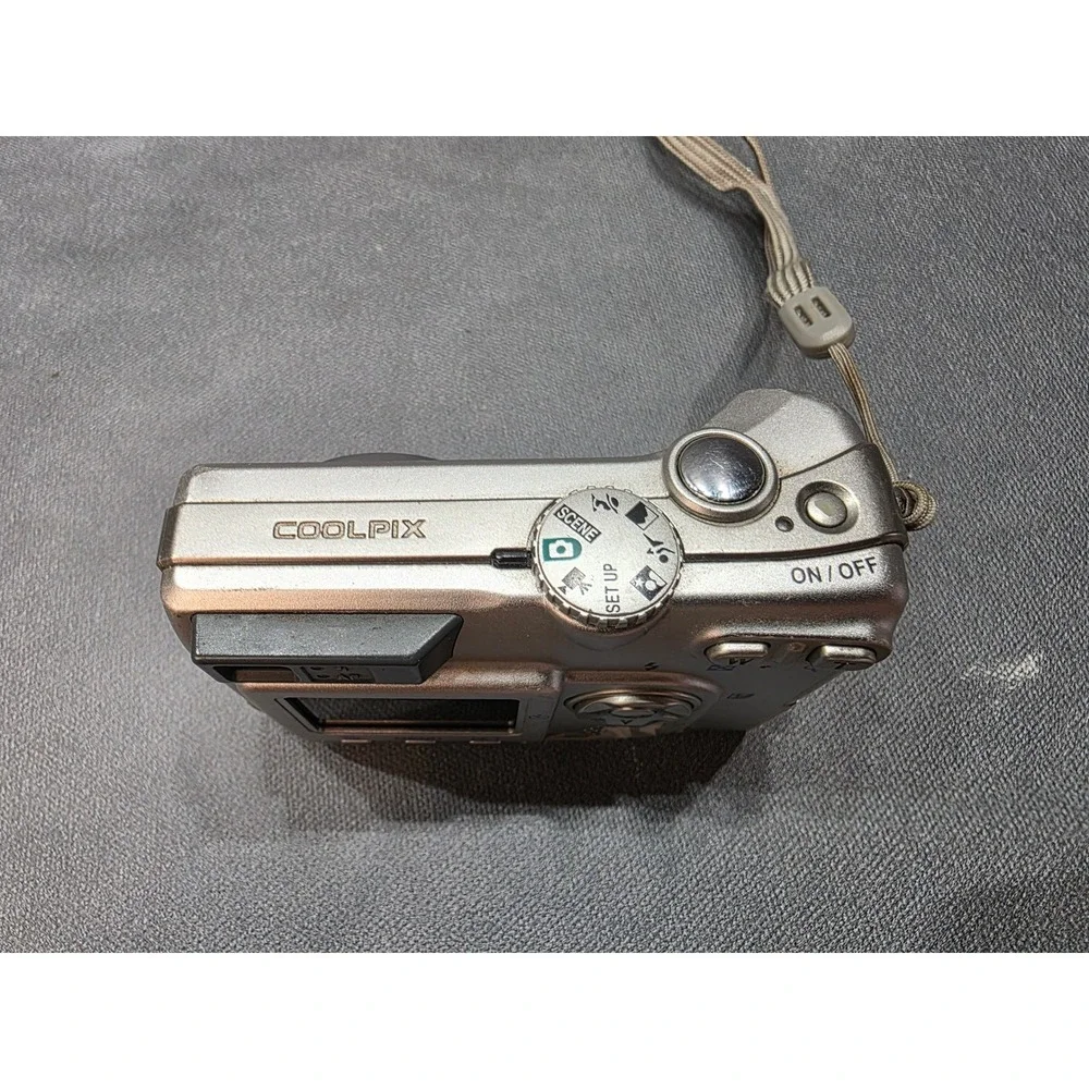 Nikon Coolpix 5200 Digital Camera Silver 5.1MP 3x Optical Zoom Vintage Digicam